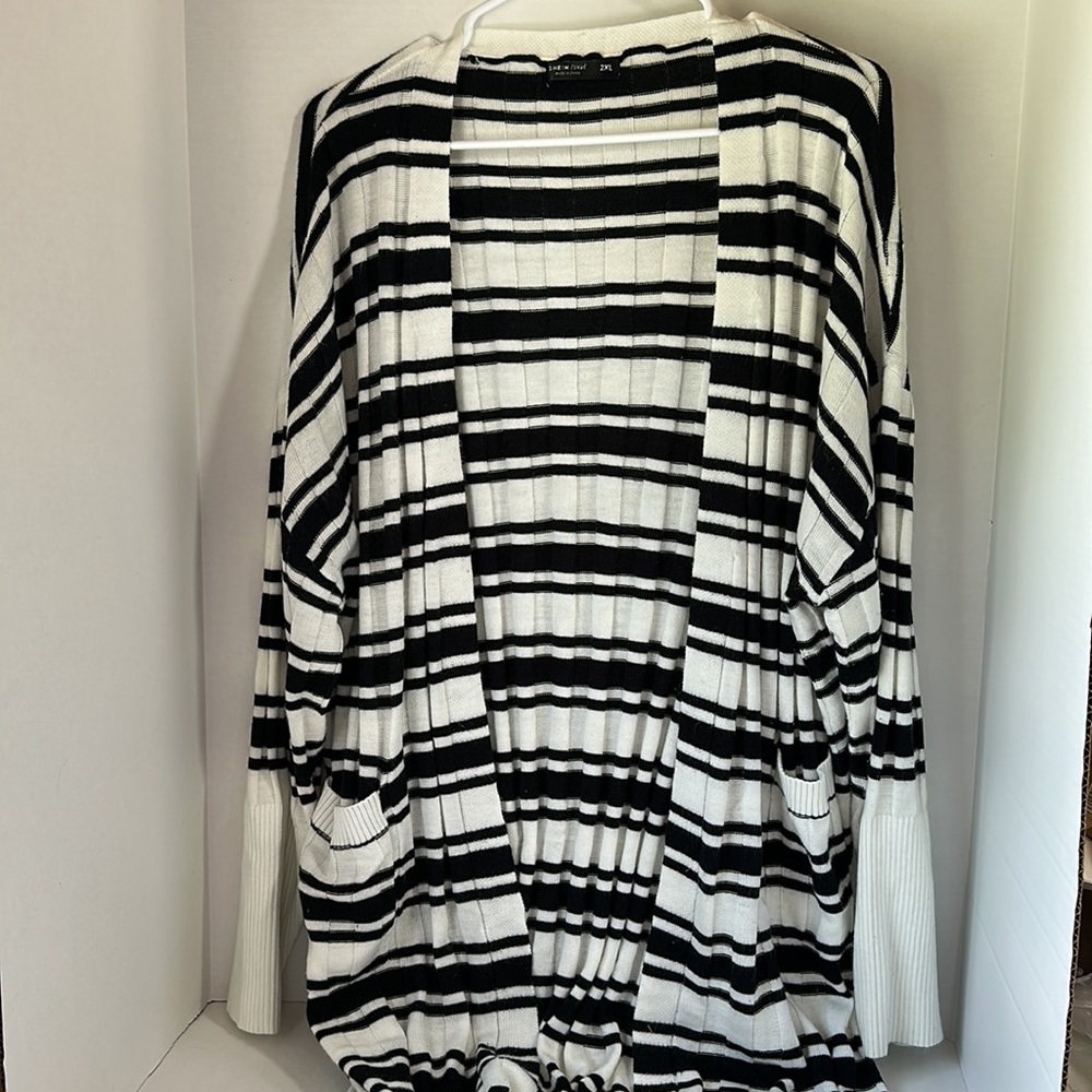 Shein curve 2XL black and white striped long line cardigan with pockets